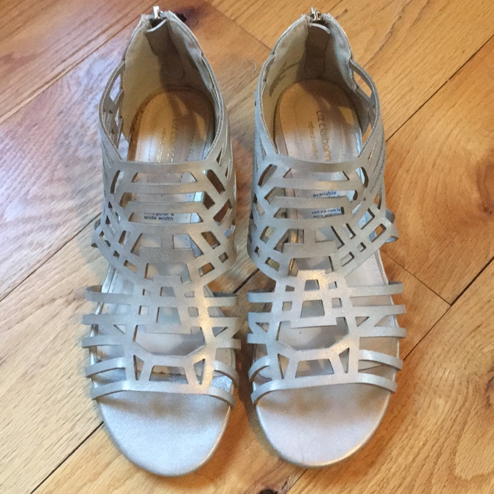 Women’s Liz Claiborne Adelaine sandals metallic 7m